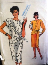9316 EZ VOGUE LOOSE BUTTON CAP-LS TOP,SKIRT, SASH PATTERN 14-18